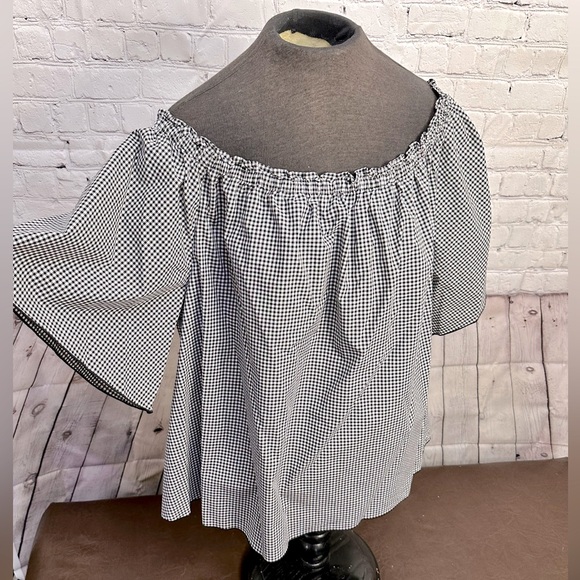 Lane Bryant Tops - Lane Bryant Off the Shoulders 22/24